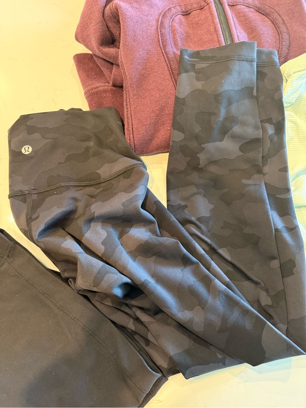 Lululemon 5 Piece Bundle Pants Scuba Jacket Swiftly Long Sleeve Size 4 6 8 - Picture 3 of 12